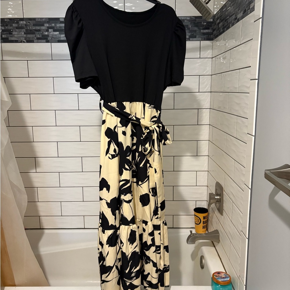 Floral Black and Cream Dress - Picture 2 of 5